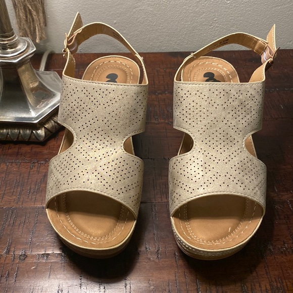 GC WEDGES SANDALS - Picture 1 of 7